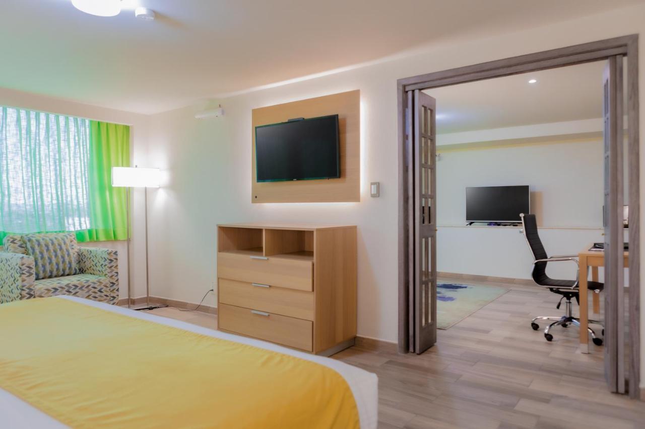 La Joya Pachuca Hotel Ngoại thất bức ảnh A suite at the Holiday Inn Express in San Francisco