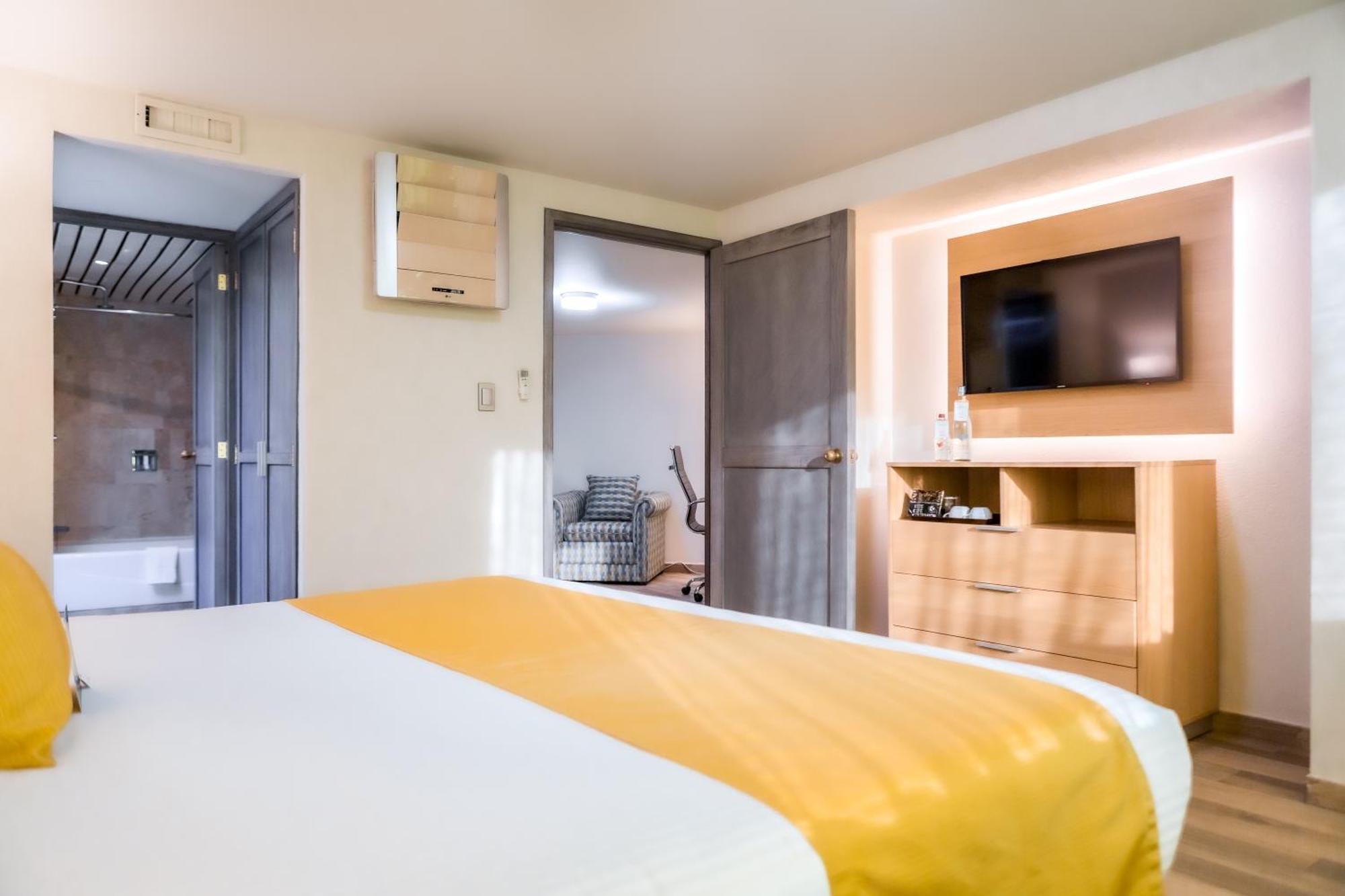 La Joya Pachuca Hotel Ngoại thất bức ảnh A room at the hotel